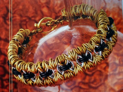 BK2711 Книга Chained 144 стр. Кольчужное плетение.